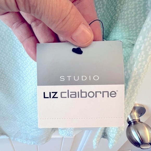 Liz Claiborne NWT Blouse. Size L - Picture 8 of 11